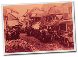 Photo of a Russian shtetl street scene.